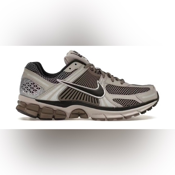 WOMENS NIKE ZOOM VOMERO 5